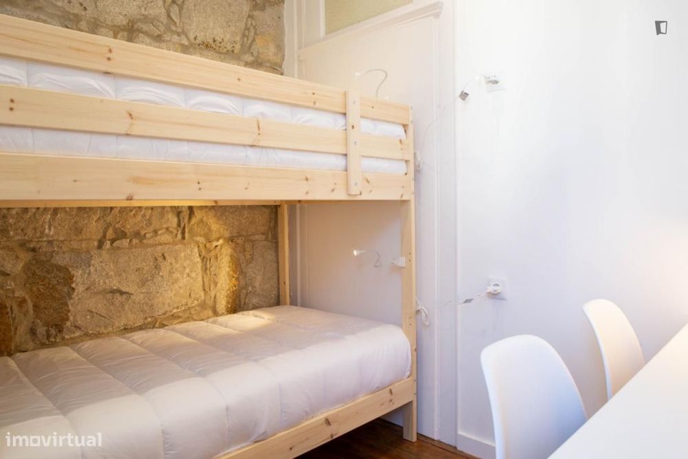 Quarto - localizado em Paranhos Porto