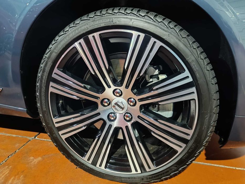 Felgi Volvo 20 Cali Wraz Z Oponami Zimowymi