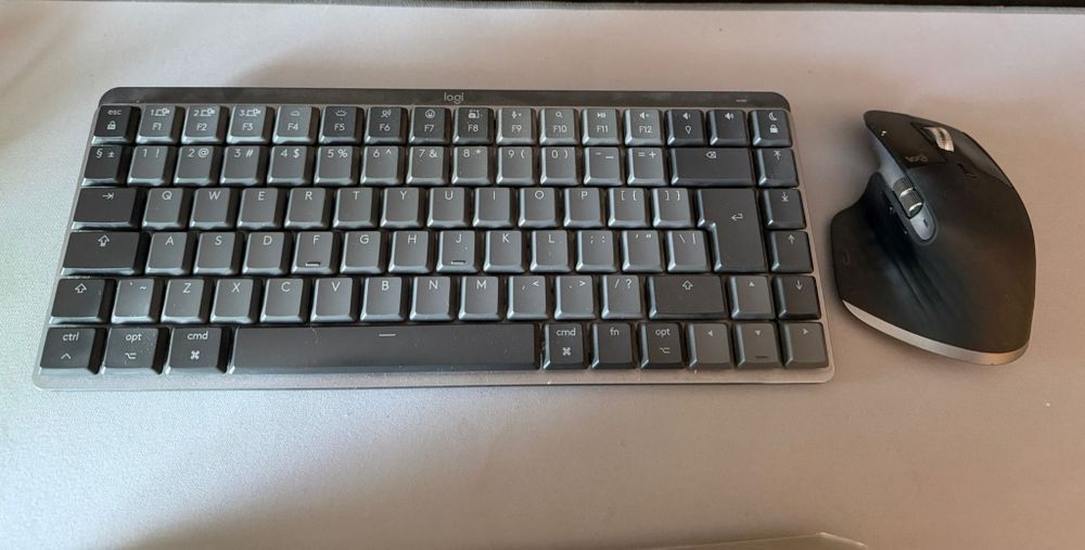 Teclado Mecânico Logitech MX Mechanical Mini Mac e Rato MX Master 3s MAC  
Rato LOGITECH MX Master 3S para Mac
Rato LOGITECH MX Master 3S para Mac