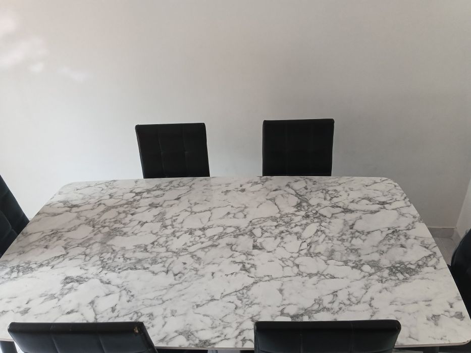 Mesa de jantar com 6 cadeiras