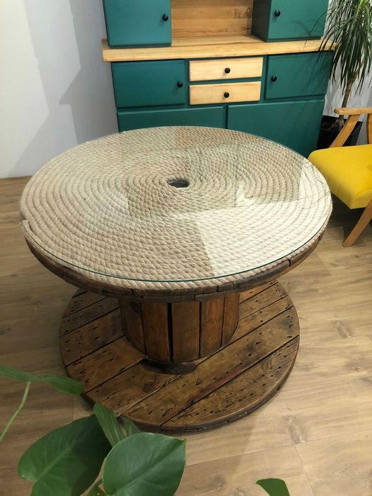 Solidny stolik kawowy