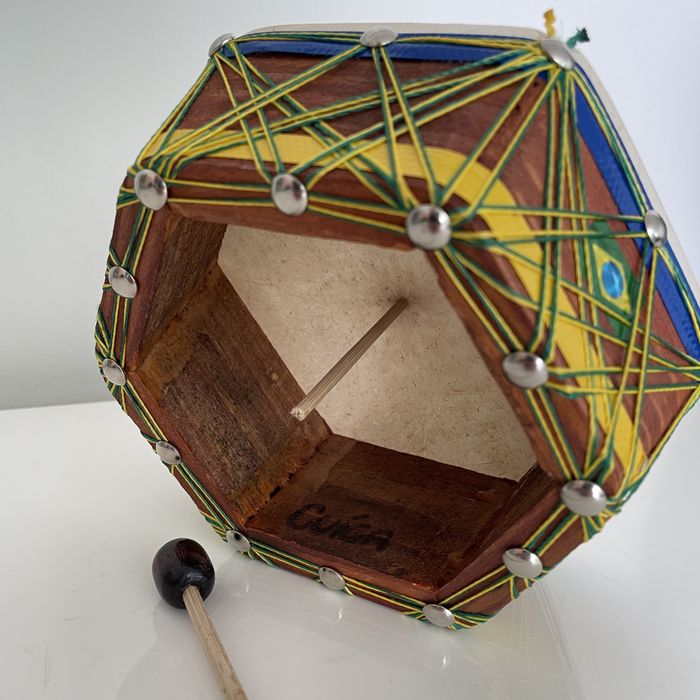 Cuíca artesanal, feita no Rio de Janeiro