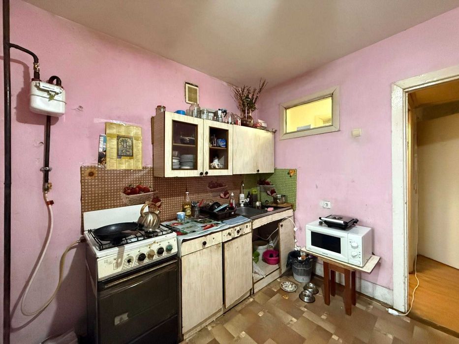 Простора 2-кімнатна, зручна локація, гарне планування, вигідна ціна