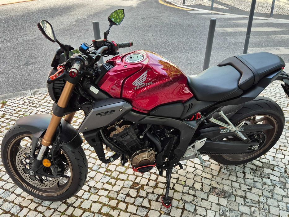 Honda CB 650 R de 2023 em estado imaculado!