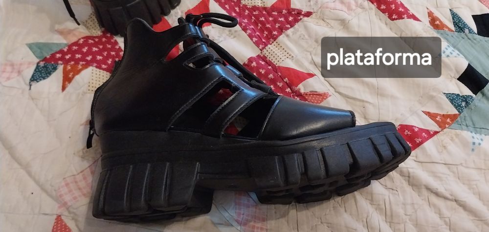 Sandálias fechadas t.40