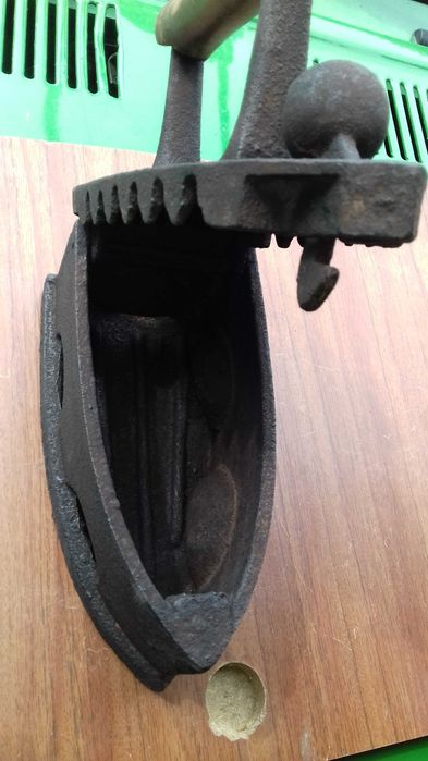 Утюг на углях. Отлиное ссостояние.