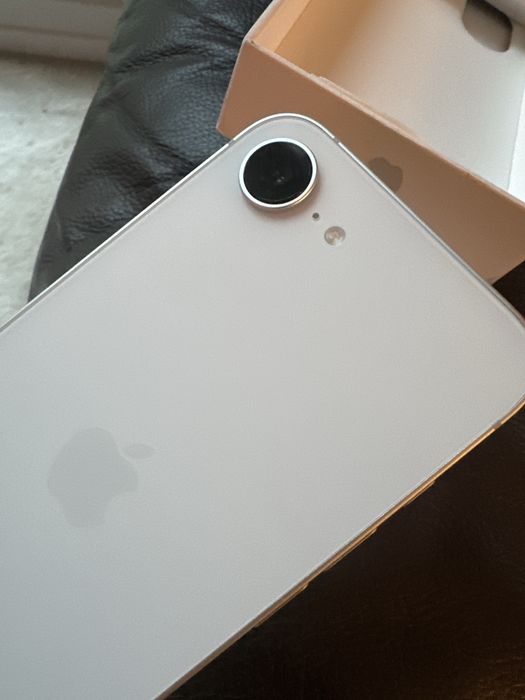 Iphone 16 E 128 GB kolor bialy - 100% baterii