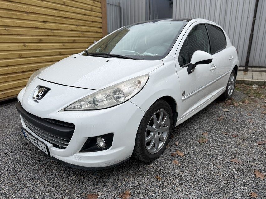 Продам Peugot 207 1.6 дизель 2010