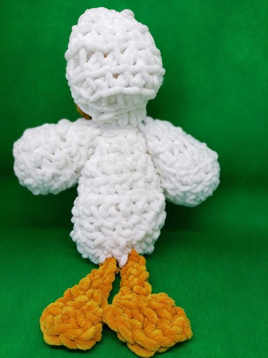 Kaczuszka na szydełku przytulna mięciutka z pluszowej włóczki 32cm