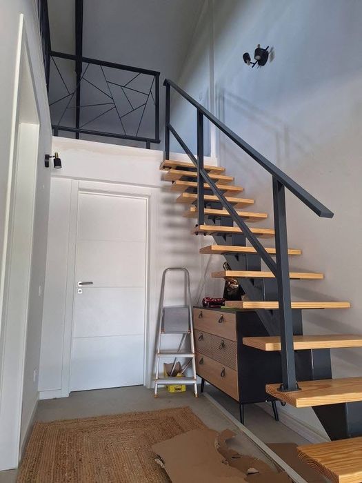 ESCADAS METÁLICAS