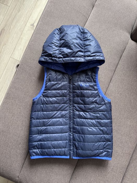 Hugo boss фірмова двостороння пухова жилетка на хлопчика 3 р 94 см