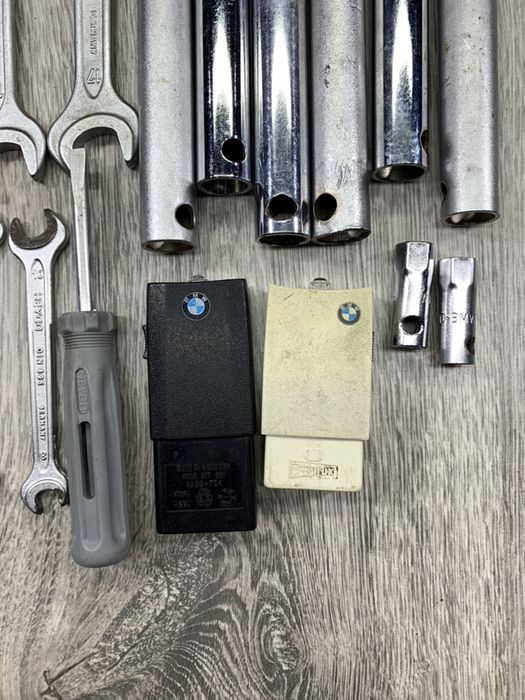 Набор інструмета bmw крюк Бмв фонарик ключі Розборка пласкогубці