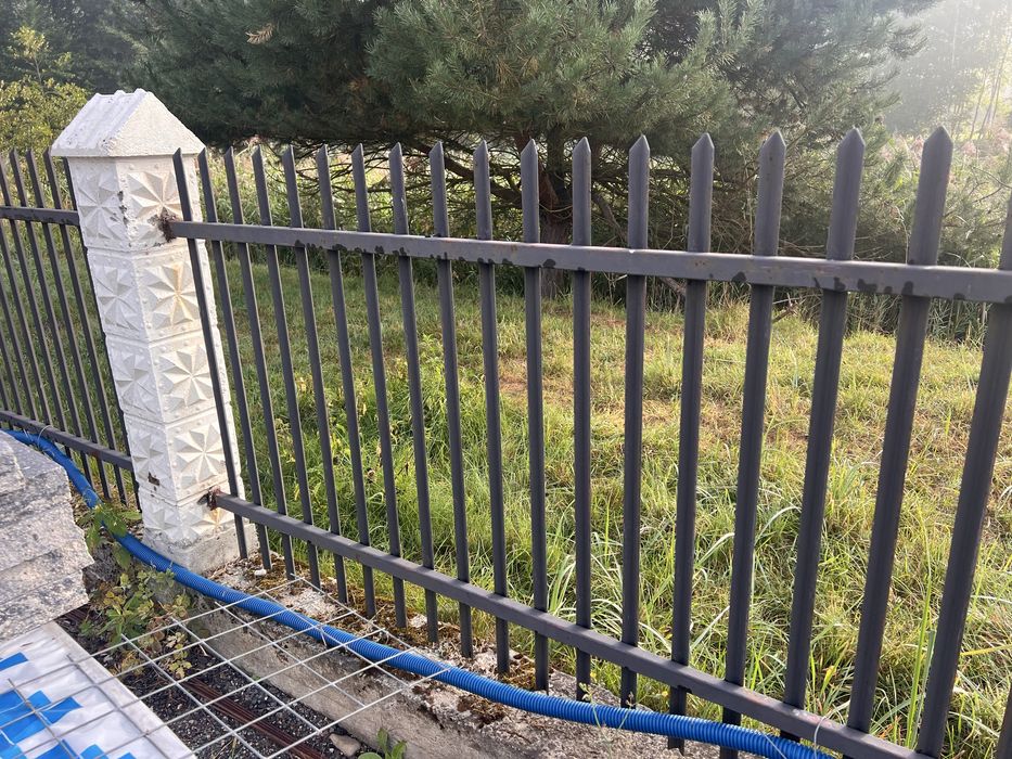 Pole ogrodzeniowe ogrodzenie
