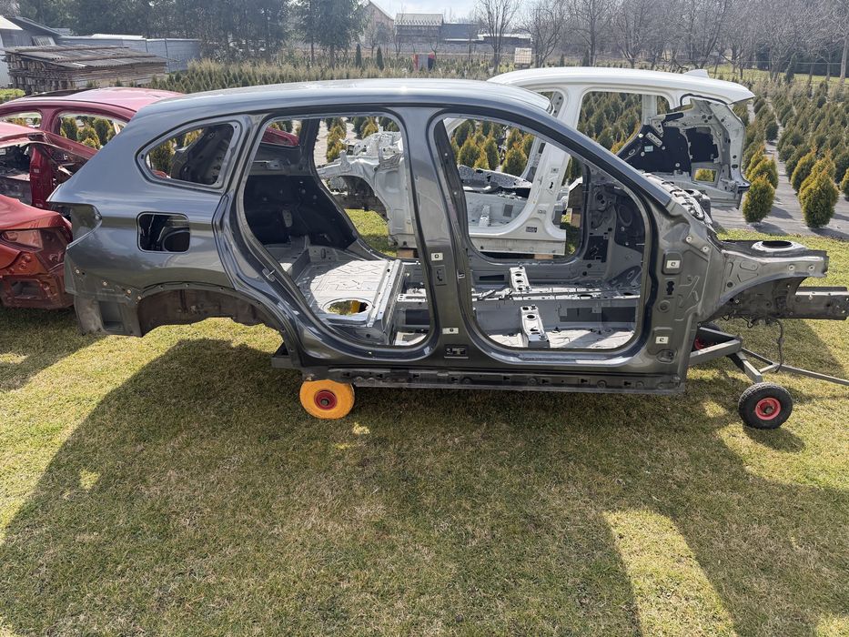 BMW X1 f48 кузов крило поріг кузовщина дах бмв х1 ф48
