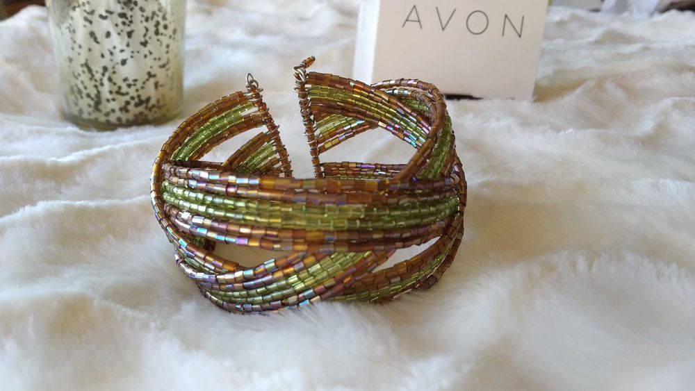 Pulseira com missangas, Nova