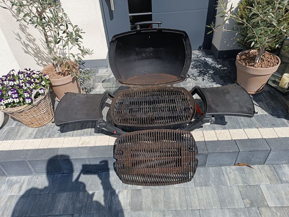 Grill gazowy Weber Q200 na biwak wędkowanie