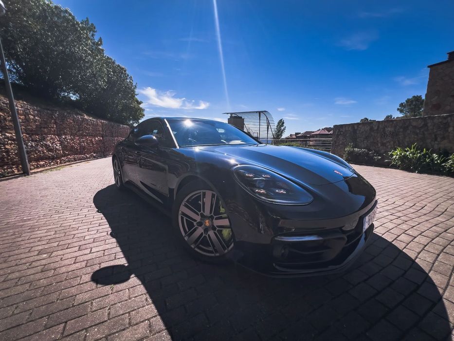Porsche Panamera 4 E-Hybrid Platinum Edition com PDLS