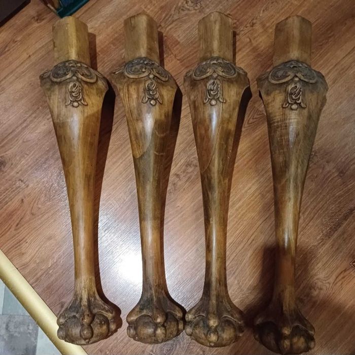 Antyczne rzeźbione nogi do stołu