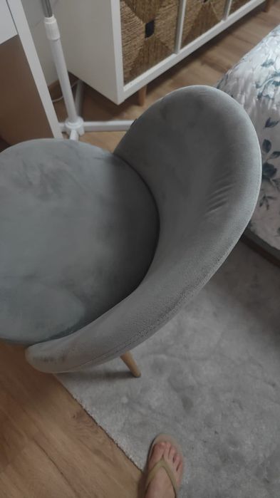 Cadeira estofada cinza