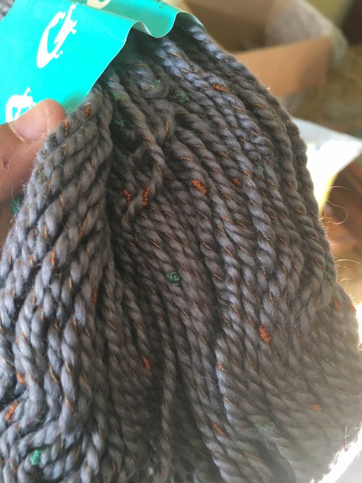 Meadas “Lagoa”, cinza com nuances leves de verde e laranja, 100 gramas