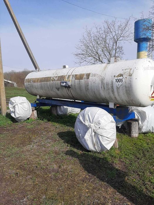 Польова бочка для внесення аміаку (~2000 Галонів, 7-7,5 кубів) в доброму стані
