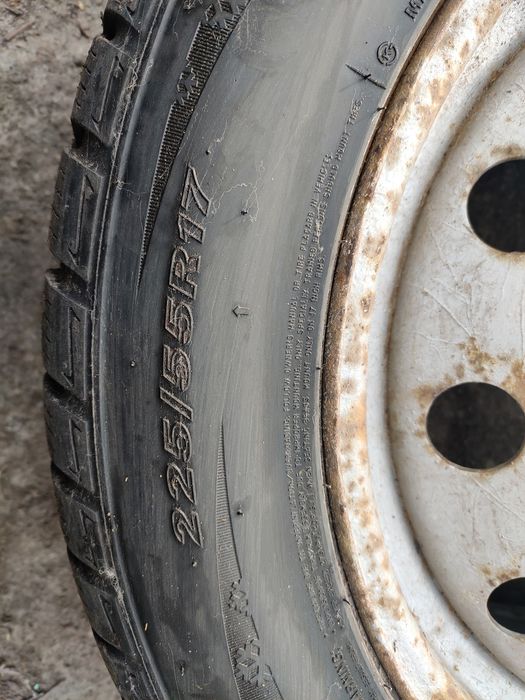 Шины 225/55r17     .