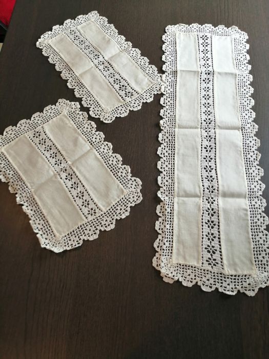 Conjunto de 3 Naprons em renda e Linho