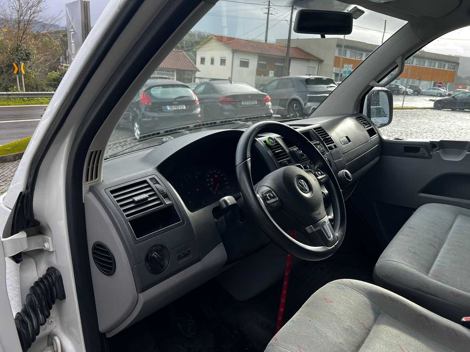 VW Transporter 1.9 TDI 9 Lugares