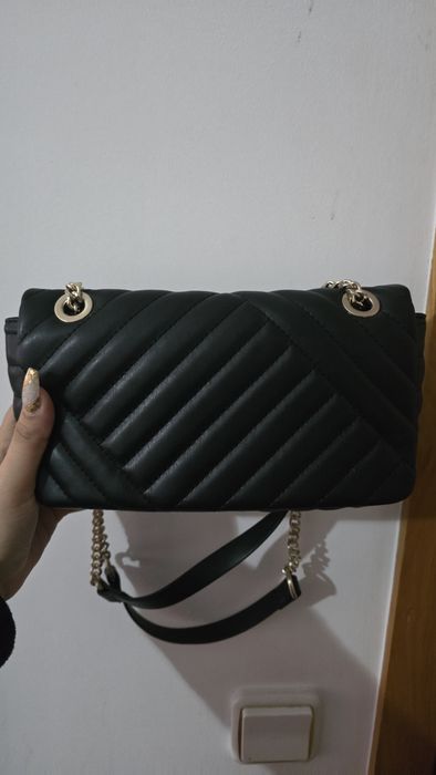 Mala de ombro de senhora preta