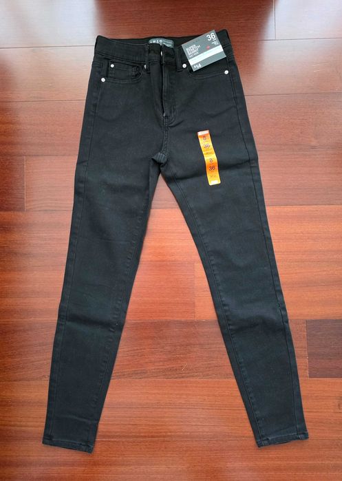 NOVAS com etiqueta | Calças de ganga pretas skinny, tamanho 36