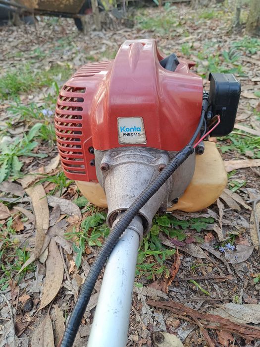 Roçadeira usada em bom estado