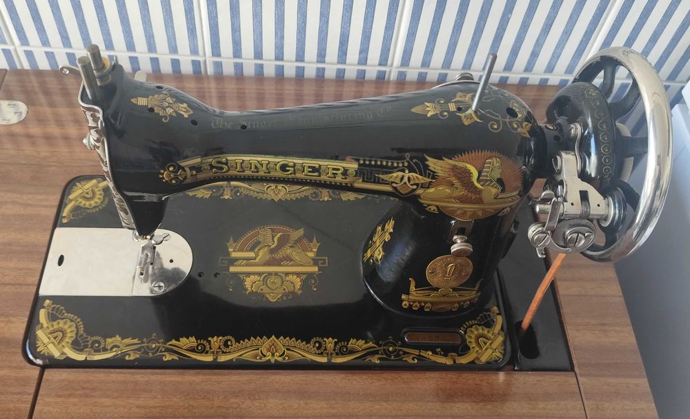 Máquina de Costura Antiga SINGER (Centenária - 1926) – Peça de Coleção / Decoração