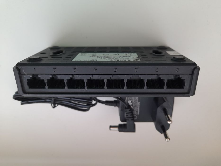 Комутатор d-link des-1008A маршрутизатор