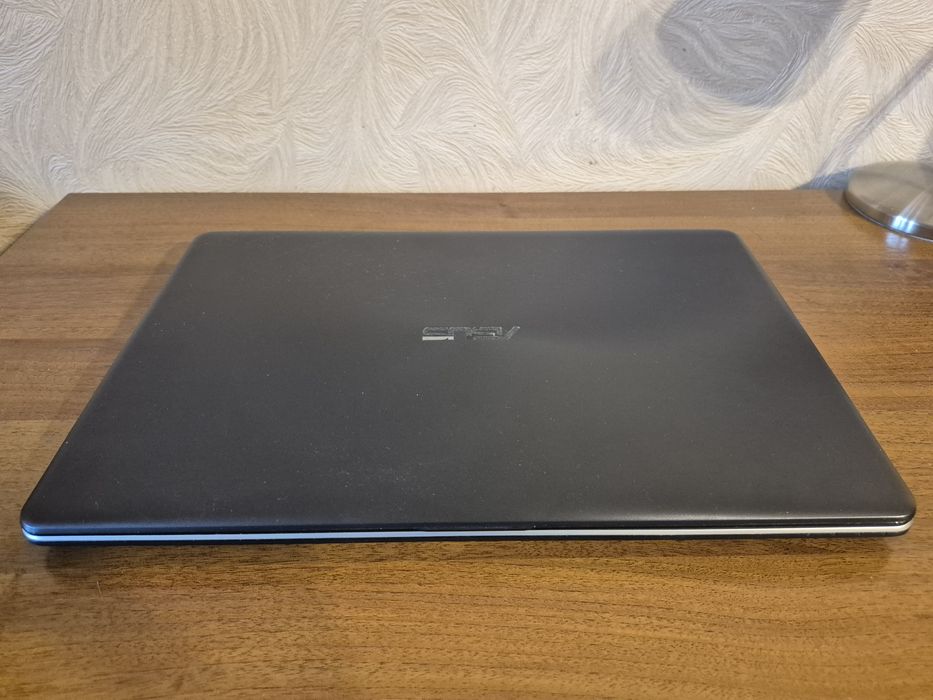 Ноутбук Asus x542UF додатково доставлена ОП 8 ГБ