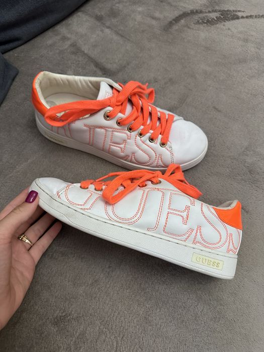 кросівки Guess жіночі