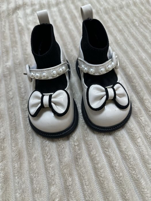 продам взуття для дівчинки