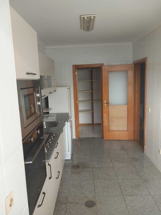 Arrendamento de apartamento T2+1 em Valadares