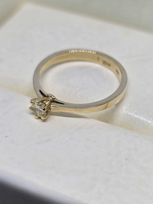 Золотое кольцо с бриллиантами, каблучка з діамантами