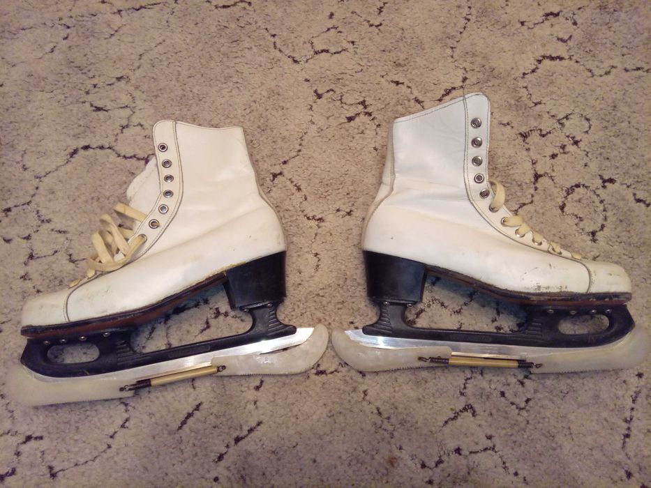 Ковзани, р. 38. (Коньки)