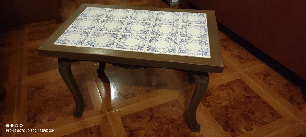 Mesa apoio  vintage com azulejos