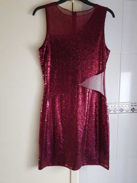 Vestido novo em lantejoulas e tule