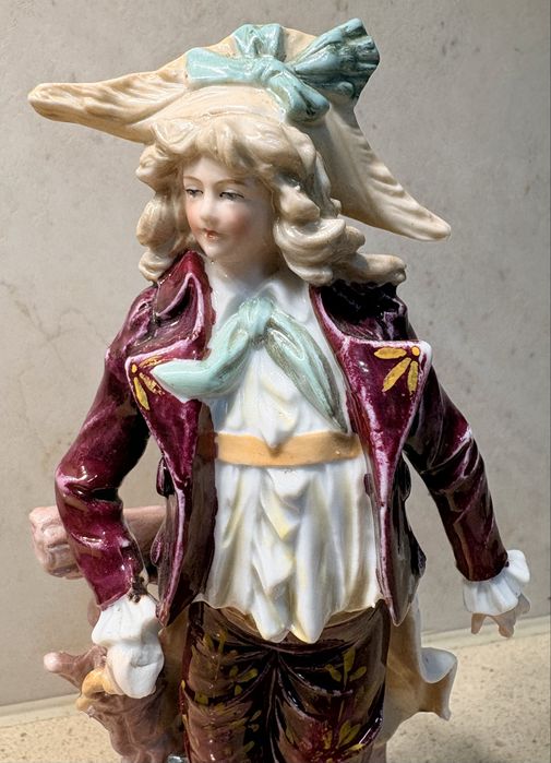 Linda antiga figura de um Galan em porcelana francesa Sec XIX