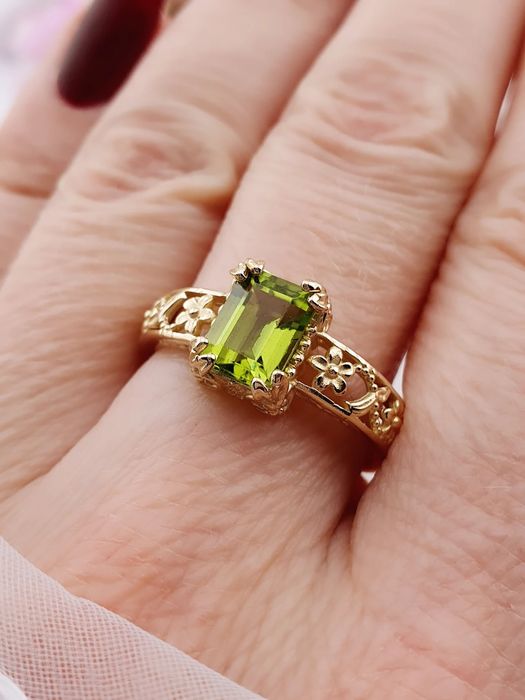 Złoty, nowy pierścionek z Oliwinem pr.585