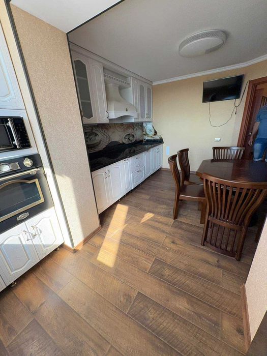 Продам 5-к квартиру, Хортицкий мкрн, пр. Юбилейный 14