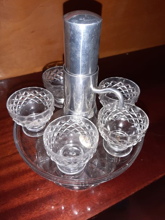 Графін-дозатор, графін з чарочками, рюмками
