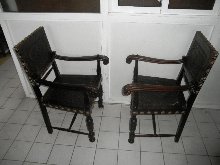 Par Cadeirões Castanho Velho Séc XIX