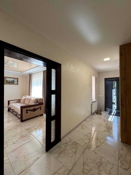 2-х поверховий будинок з ремонтом в с. Нижнів