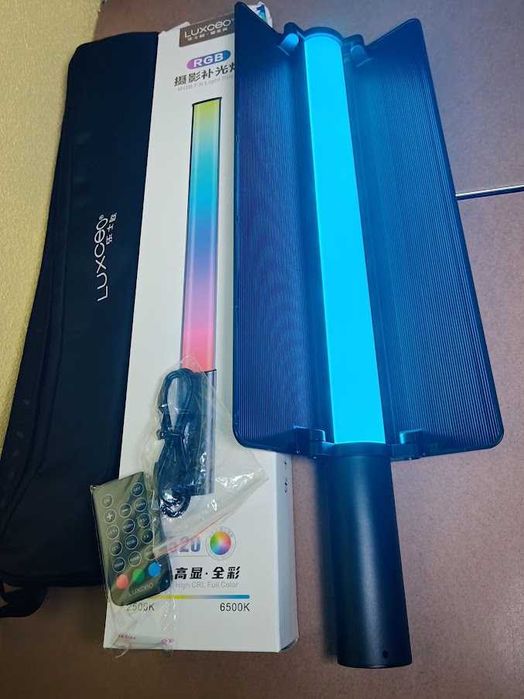 Bastão de LED Luxceo P520 RGB Profissional com Palas e Comando – Novo