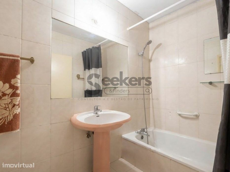 Oportunidade em Cascais! T3 (ex-T4) com Amplas Áreas e Potencial Ún...