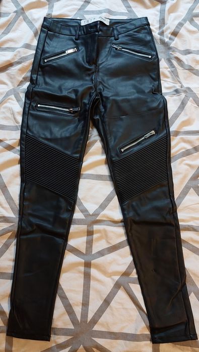 Spodnie. Paczka ubrań spodnie i bluzki